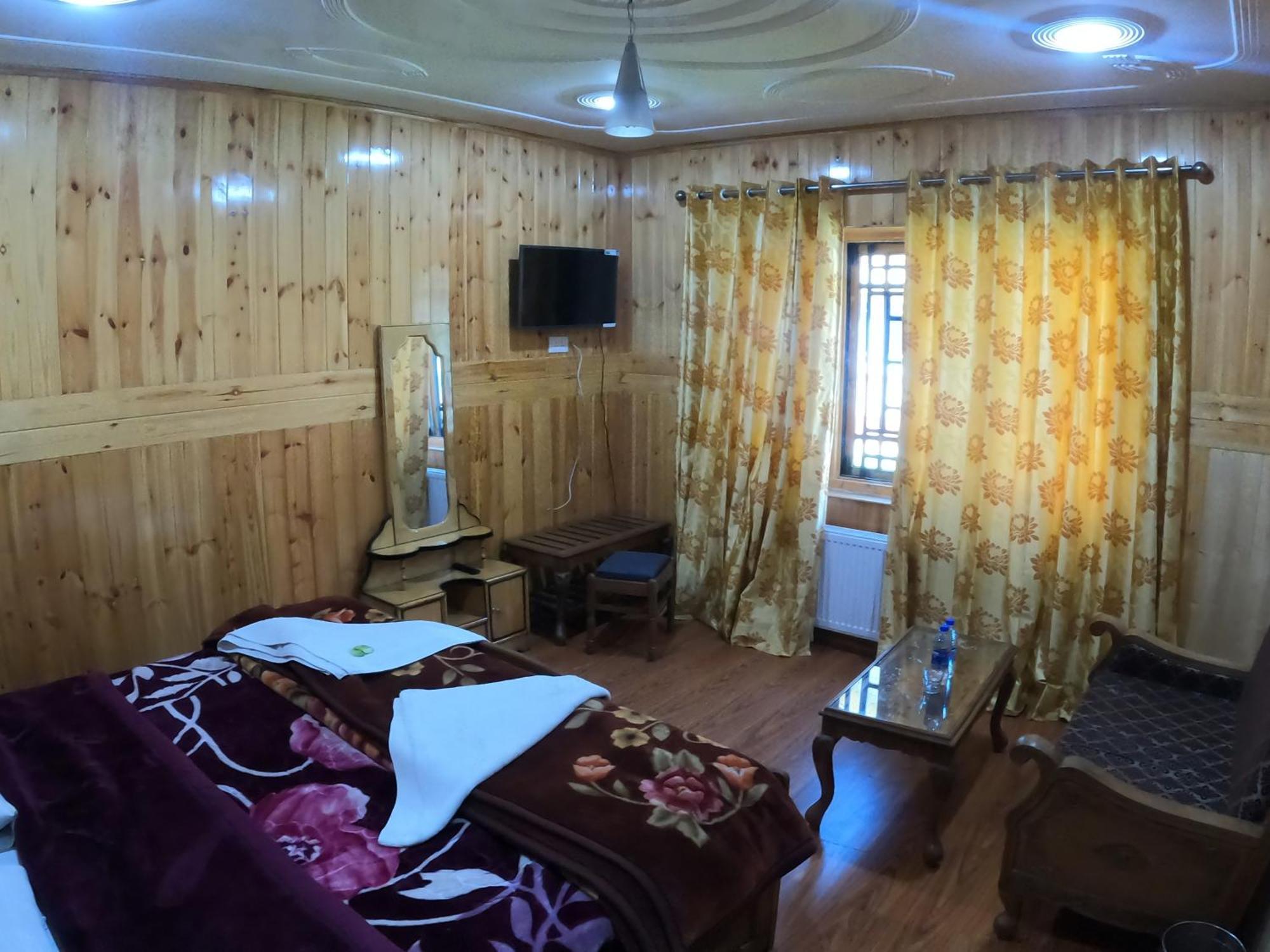 Hotel Barzman Sonamarg Exterior photo