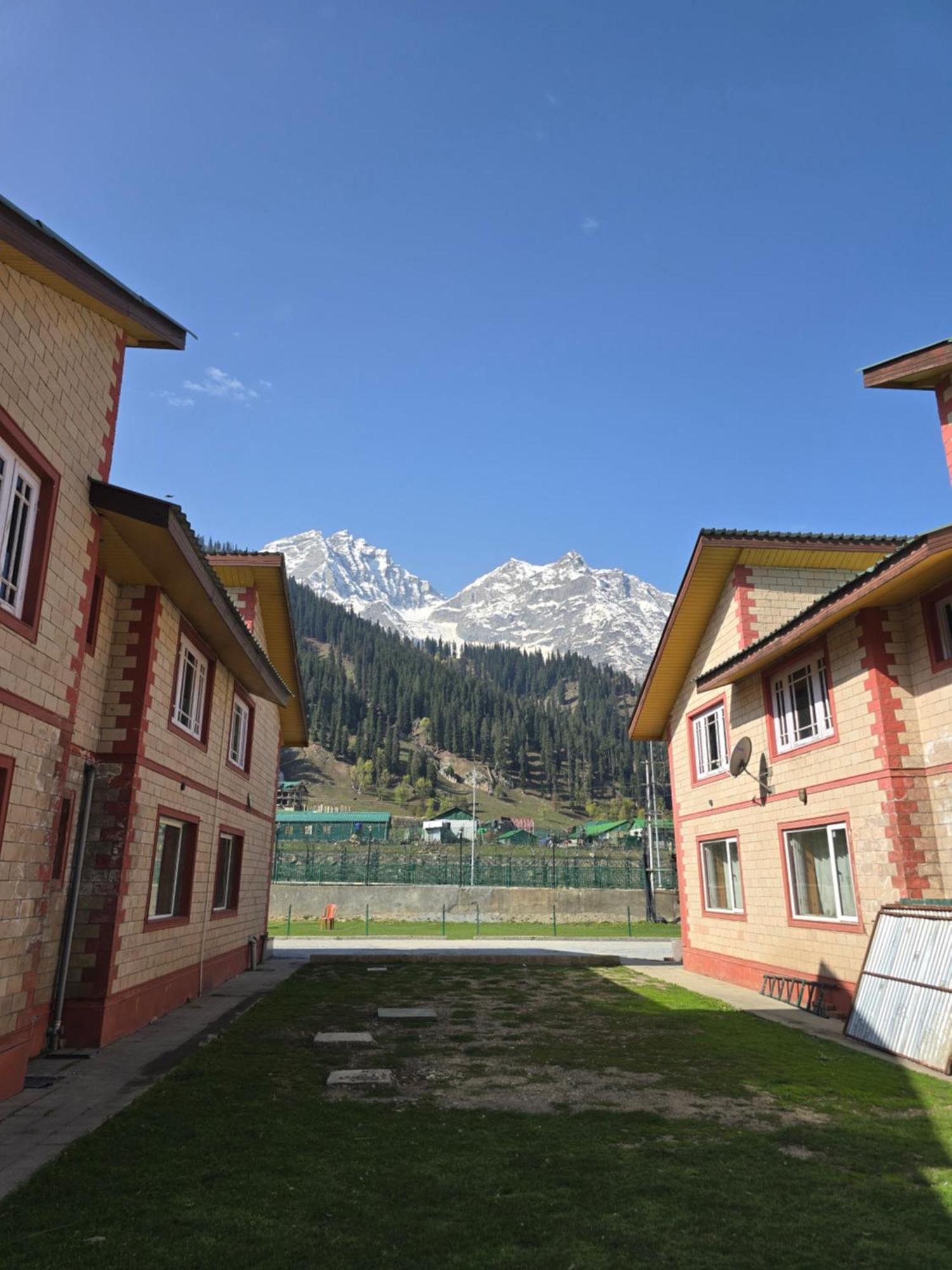 Hotel Barzman Sonamarg Exterior photo